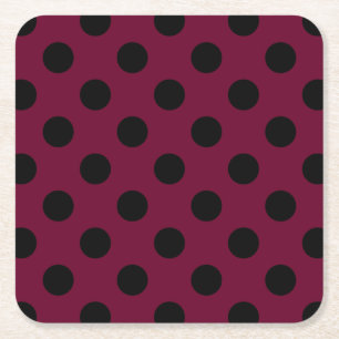 Black polka dots på burgundy underlägg papper kvadrat