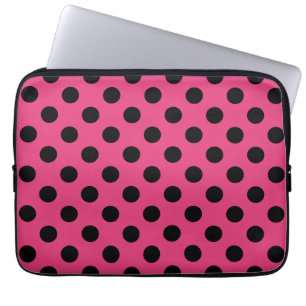Black polka dots på fuchsia laptop sleeve