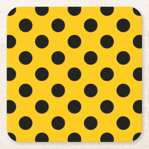 Black polka dots på gult underlägg papper kvadrat