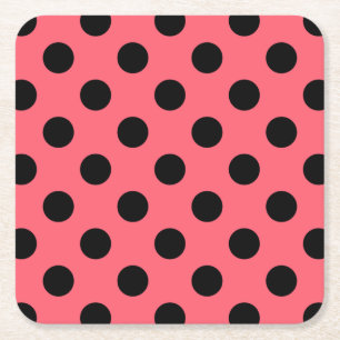 Black polka dots på korall underlägg papper kvadrat