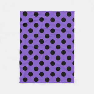 Black polka dots på lavender fleecefilt