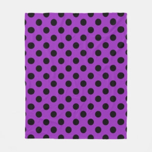 Black polka dots på lila fleecefilt