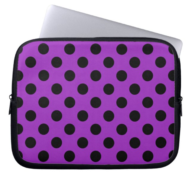 Black polka dots på lila laptop sleeve (Framsidan)
