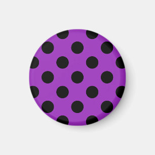 Black polka dots på lila magnet