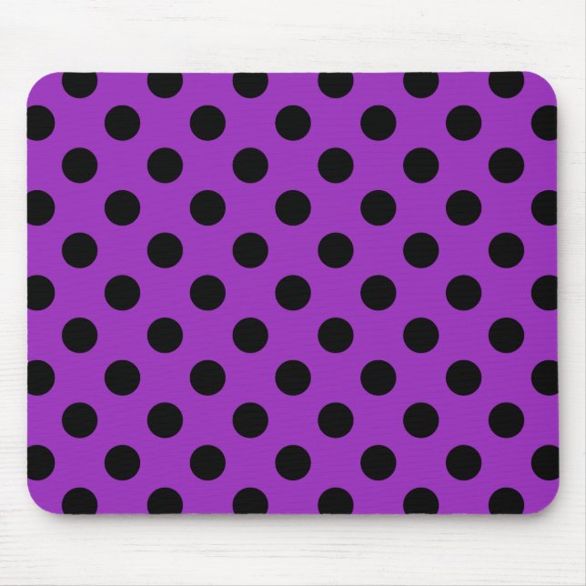 Black polka dots på lila musmatta (Framsidan)