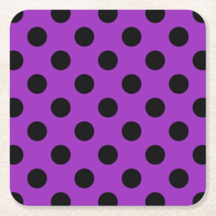 Black polka dots på lila underlägg papper kvadrat