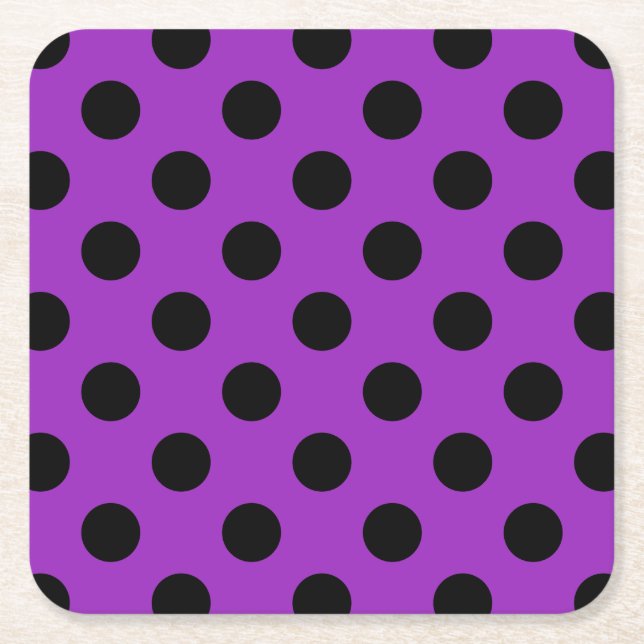 Black polka dots på lila underlägg papper kvadrat (Framsidan)