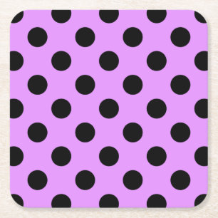 Black polka dots på lilac underlägg papper kvadrat