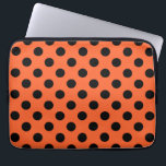 Black polka dots på orange laptop fodral<br><div class="desc">Black polka dots på orange</div>