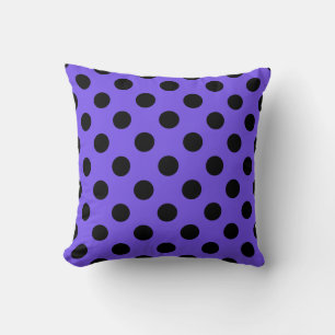 Black polka dots på periwinkle kudde