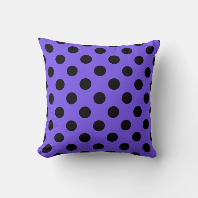 Black polka dots på periwinkle kudde (Framsida)