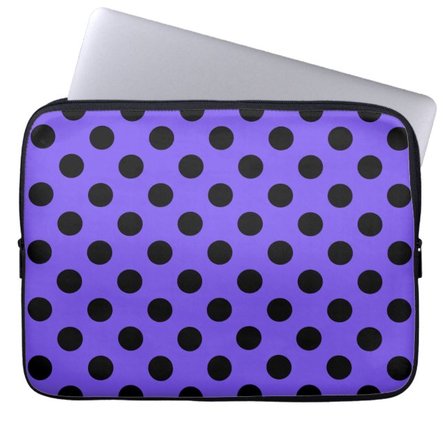Black polka dots på periwinkle laptop sleeve (Framsidan)