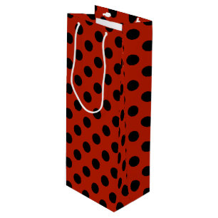 Black polka dots på röd