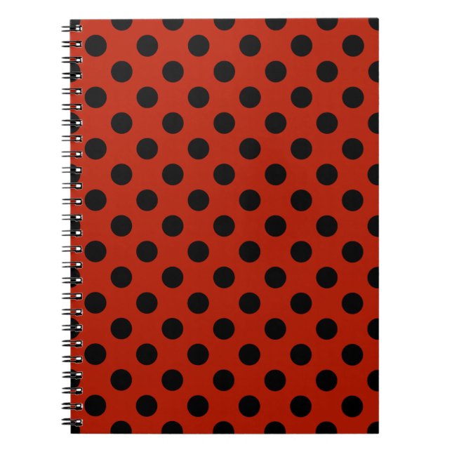 Black polka dots på röd anteckningsbok (Framsidan)
