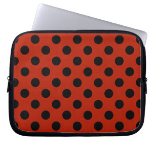 Black polka dots på röd laptop fodral