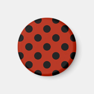 Black polka dots på röd magnet