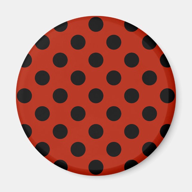 Black polka dots på röd magnet (Framsidan)