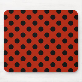 Black polka dots på röd musmatta
