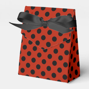 Black polka dots på röd presentaskar