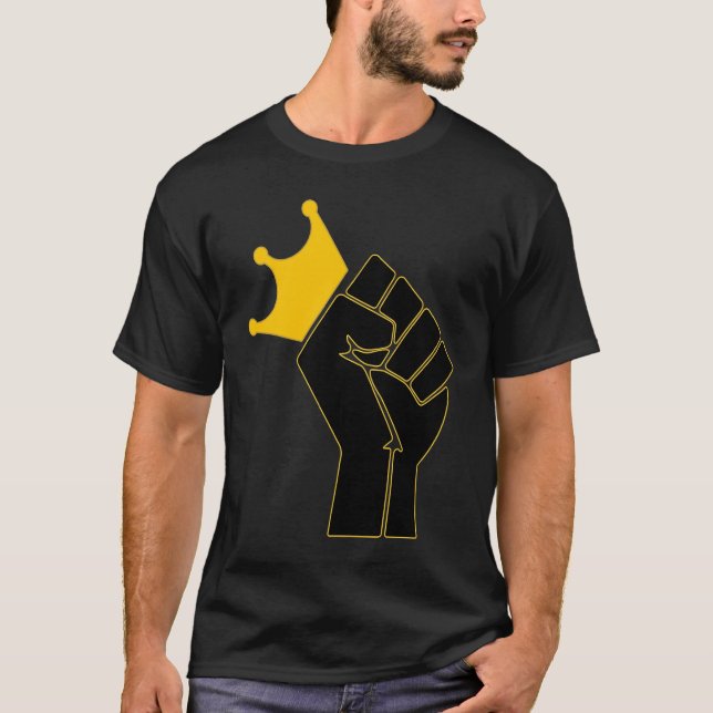 Black Power Fist with a Crown Black History Celebr T Shirt (Framsida)
