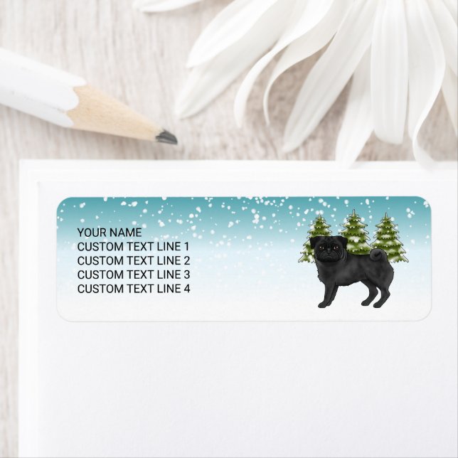 Black Pug Cute Tecknad hund Snowy Winter Forest Returadress Etikett (Insitu)