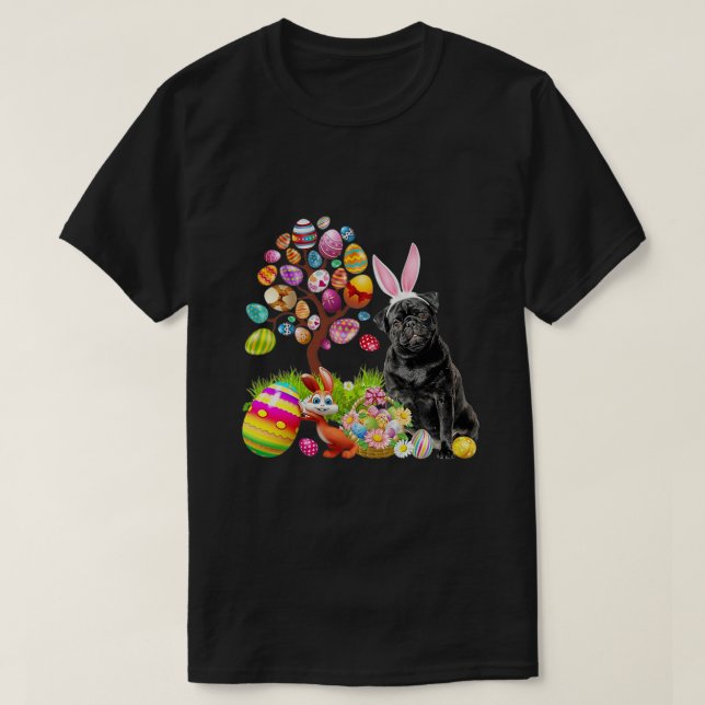 BLACK Pug Easter Egg Tree Dogs Bunny Easters Day T Shirt (Design framsida)