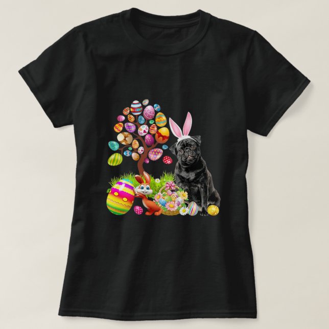 BLACK Pug Easter Egg Tree Dogs Bunny Easters Day T Shirt (Design framsida)