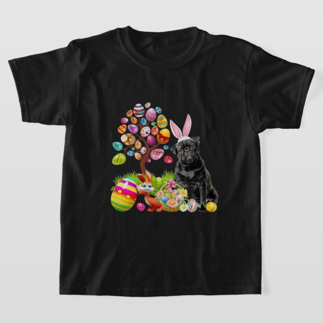 BLACK Pug Påskägg Träd Hundar Bunny Påsk Dag T Shirt (Laydown)