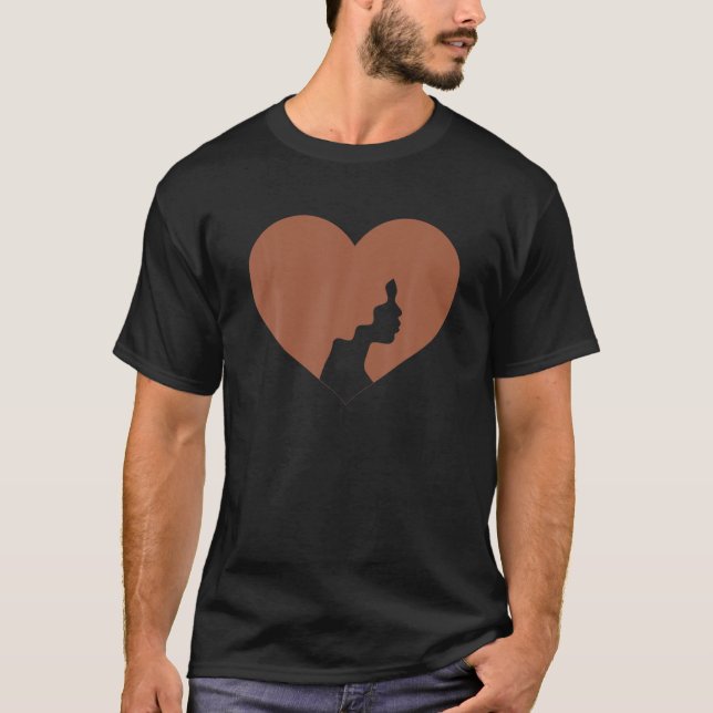 Black Queen Afro Heart Girl Magic Melanin Man Wome T Shirt (Framsida)