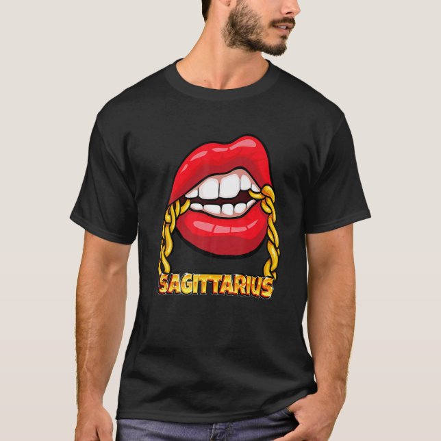 Black Queen Birthday Red Läppar chain Sagittarius  T Shirt (Framsida)