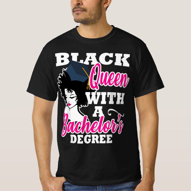 Black Queen College Graduation Bachelors Degree Af T Shirt (Framsida)