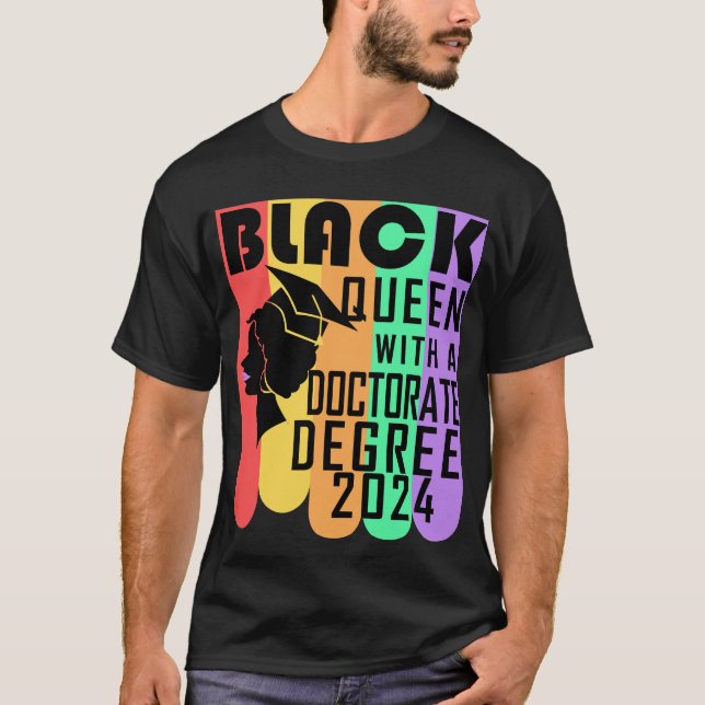 Black Queen Doctorate Degree PhD Studenten 2024 T Shirt (Framsida)