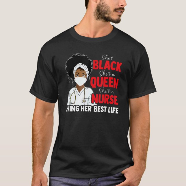 Black Queen Nurse Living Best Life Bhm Melanin Gir T Shirt (Framsida)