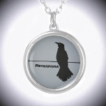 Black Raven Silhouette Anpassade Silverpläterat Halsband<br><div class="desc">Detta dramatiska grått- och svarta halsband har silhuetten från en solitär Raven som genomträngs på en tråd mot grått himlar. Den citerar "Raven Icke desto mer", men kan vara personlig med ett Namn. Under historiens gång och i världskulturerna återfinns korpen i malmer, mytologi och litteratur. Korvens symbolism är varierad. Låt...</div>