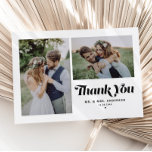 Black Retro Calligraphy Two Photo Bröllop Tack Kort<br><div class="desc">Jag vill uttrycka min tacksamhet i stil med anpassadets fotokort med bröllop tack, med återkalligrafi och en charmerande tvåfotokollage. Perfekt för att hedra minnet av din speciella dag, tack vare detta kort kan du visa dina favoritstunder samtidigt som du hjärtligt tackar dina kära. Anpassa det här fotokollage som du vill...</div>