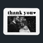 Black Retro Typography Photo Bröllop Tack Magnet<br><div class="desc">Gratulerar till kärlek och visa tacksamhet med anpassadets fotot bröllop tack till er magnet! Denna unika keepy är en perfekt för att påminna dina kära om din speciella dag samtidigt som du uttrycker ditt innerliga tack på ett minnesvärt sätt. Den har återformig typografi och hjärtövertäckning. Anpassa den genom att lägga...</div>