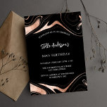 Black ro guld marmor, modern födelsedag inbjudan vykort<br><div class="desc">En svart bakgrund. Dekorerad med marmor från ro guld. Anpassa och lägg till ditt namn och information om party. Vit text.</div>