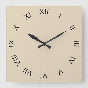 Black Roman Numbers On Beige wccn Fyrkantig Klocka