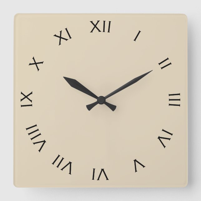 Black Roman Numbers On Beige wccn Fyrkantig Klocka (Framsida)