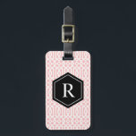 Black & Rosa Trellis | Bagagetagg Bagagebricka<br><div class="desc">Resa i stil med ett anpassad design-resetagg! Moderna märkre och snyggtar klär upp ditt bagage och gör det enkelt att snabbt identifiera ditt bagage i bagagekravet. Anpassa det här objektet genom att lägga till information om ditt monogram Initial och din kontakt. Anpassa enkelt bakgrunden färg till en skugga som du...</div>