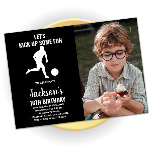 Black Running Soccer Birthday-inbjudningar med fot Inbjudningar