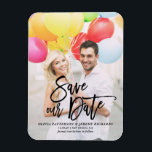 Black Rustic Hand Lettering Photo Spara Vårt datum Magnet<br><div class="desc">Ett snyggt lodrät spara datum magneter som har en strålande modern kalligrafi med löv mönster. Anpassa det här spara datum meddelande genom att lägga till ett eget foto och information. Det finns en platta kortversion tillgänglig.</div>