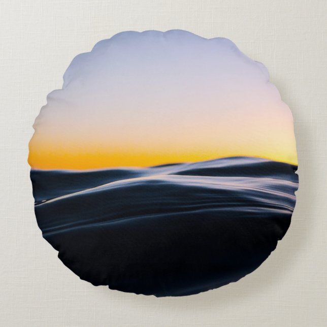 BLACK SAND UNDER ORANGE HIMLAR UNDER SUNSET RUND KUDDE (Framsidan)