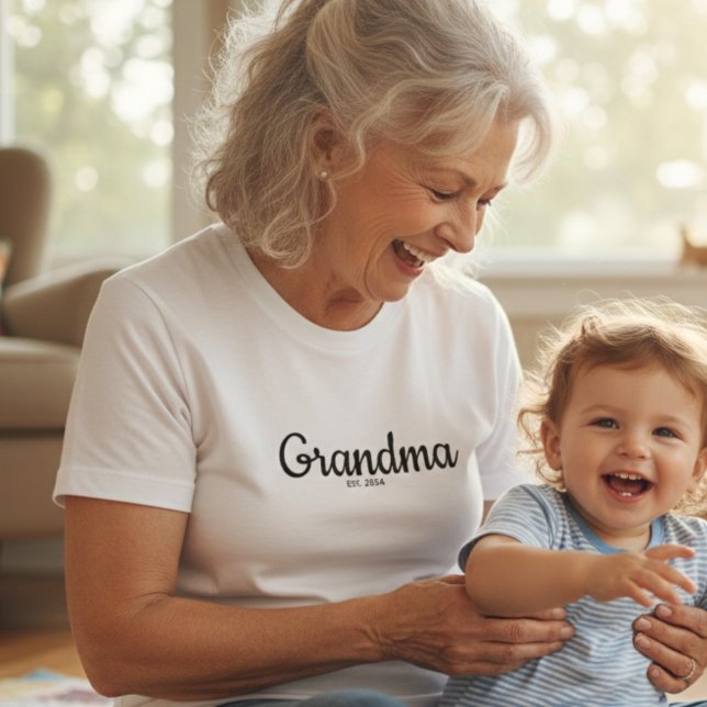 Black Script Established Grandma T-Shirt (Skapare uppladdad)