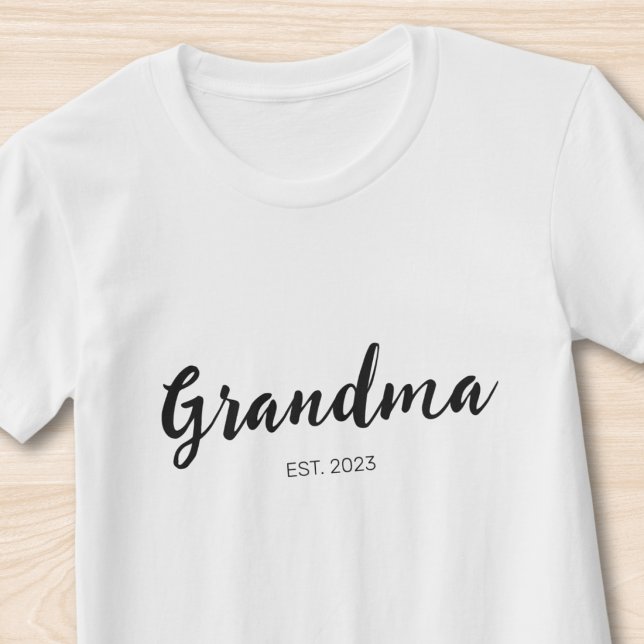 Black Script Grandma Established  T Shirt (Skapare uppladdad)