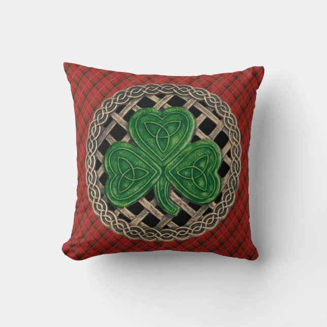 Black Shamrock Celtic Knots on Red Play Kudde (Framsida)