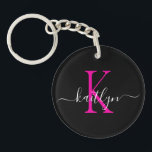 Black Shock rosa Namn Initial Monogram<br><div class="desc">Den moderna svarta nyckelkedjan med det första namn i ett trendig-skript i vitt och det första i ett modernt teckensnitt i shock rosa är perfekt för nycklar.</div>