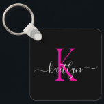 Black Shock rosa Namn Initial Monogram Nyckelring<br><div class="desc">Den moderna svarta nyckelkedjan med det första namn i ett trendig-skript i vitt och det första i ett modernt teckensnitt i shock rosa är perfekt för nycklar.</div>