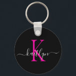 Black Shock rosa Namn Initial Monogram Nyckelring<br><div class="desc">Den moderna svarta nyckelkedjan med det första namn i ett trendig-skript i vitt och det första i ett modernt teckensnitt i shock rosa är perfekt för nycklar.</div>