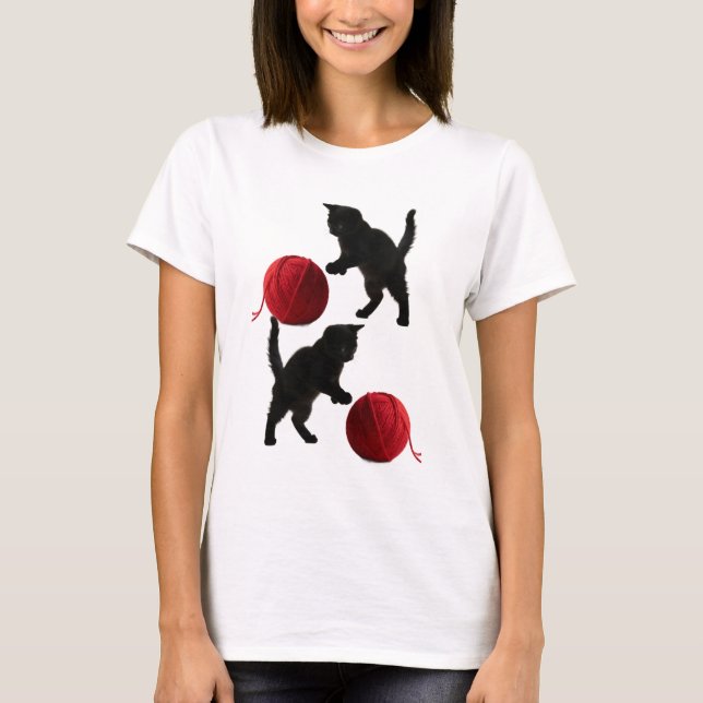 Black Silhouette Kitty, with red wool Ball T Shirt (Framsida)